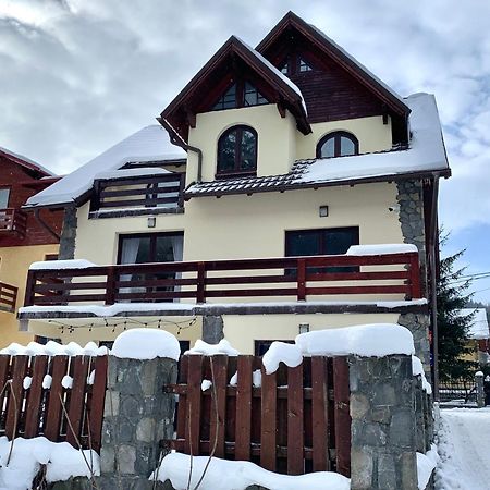 Holiday Home In Sinaia Bagian luar foto