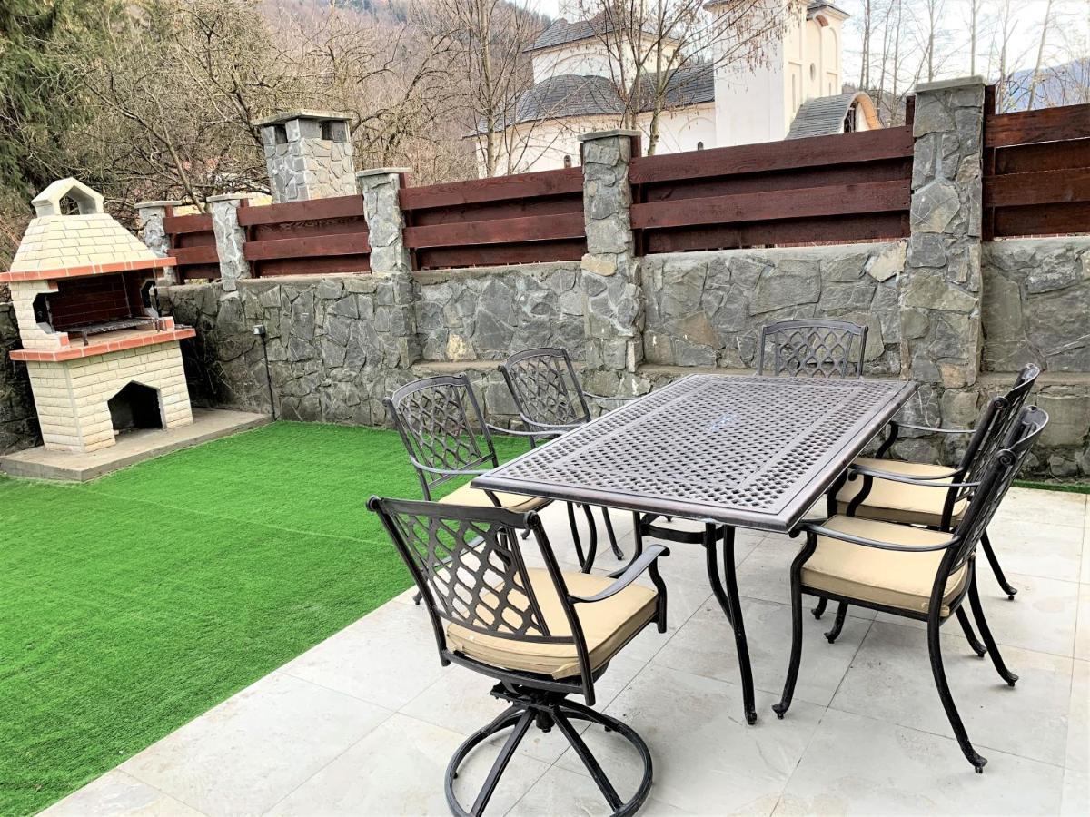 Holiday Home In Sinaia Bagian luar foto